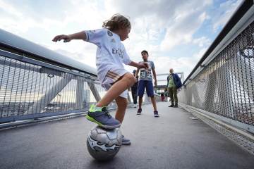 世界杯1/4决赛，英格兰对战挪威，哈兰德将亲自检验自家俱乐部后防线！（配图示意）