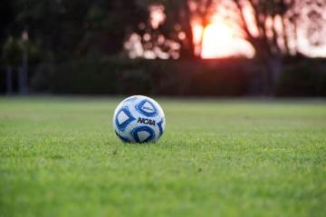 2-1险胜暗藏隐患！皇马热身赛先赢两球险翻车，防线松懈敲响警钟｜中欧体育（配图示意）